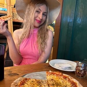 Meet your Posher, Hannah-su